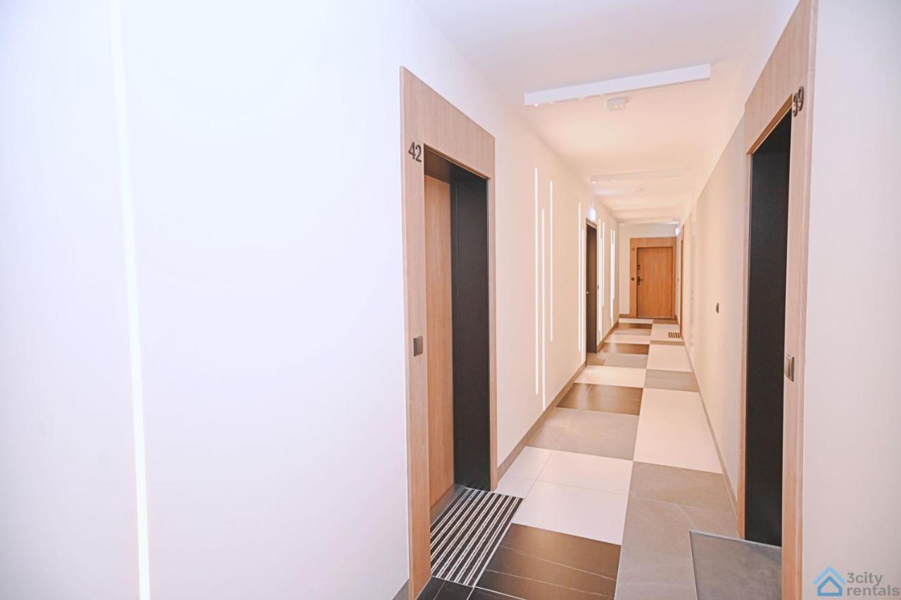 Beige 3City Apartment With Parking In Gdansk By Noclegi Renters Luaran gambar